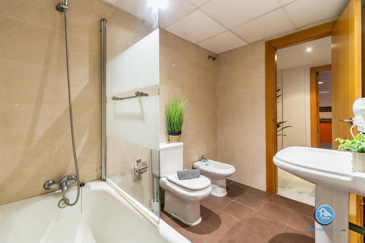 Malaga Boutique Stay - Carlos Haya Area With Parking ภายนอก รูปภาพ